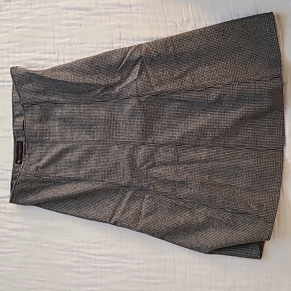 Burberry midi wool skirt black and creme houndstooth